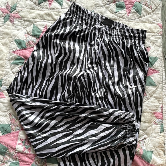 Nike Icon Woven Pant Womens Active Pants - Picture 1 of 5